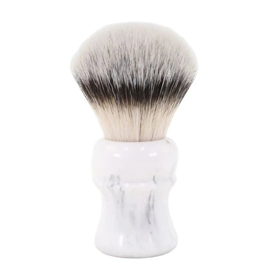 Shaving brush with a white marble-effect resin handle and bicolored bristles